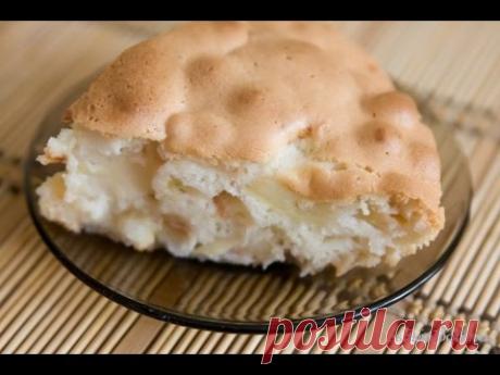 Шарлотка с яблоками в духовке рецепт. Пирог с яблоками. Шарлотка классический рецепт.