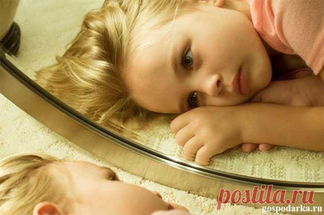 Комплекс неполноценности у дочери: родительский ликбез | Детский и подростковый возраст - это самая благодатная почва для прорастания всевозможных комплексов. И если родители вовремя не займутся их «прополкой», эти «психологические сорняки» останутся у человека на всю жизнь и постоянно будут его донимать. Давайте поговорим о том, как избавиться от комплекса неполноценности, а вернее, как избавить от него наших детей. 
"Ну почему я такая некрасивая?" - мы, девочки, будучи подростками