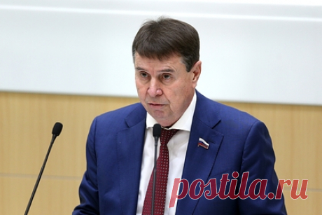 В Совфеде объяснили признание Крыма Белоруссией. Президент Белоруссии Александр Лукашенко принял абсолютно правильное решение, когда признал Крым российским. Об этом заявил член Совета Федерации Сергей Цеков. Он объяснил, что Лукашенко в последнее время ощутил враждебность Украины по отношению к Белоруссии, после чего понял, что к Крыму Киев относится так же.