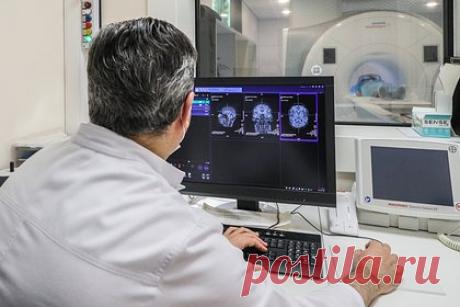 Россиянам запретили еще одну медицинскую процедуру без согласования с врачом. Верховный суд (ВС) России ограничил право граждан проходить магнитно-резонансную томографию (МРТ). Об этом сообщает корреспондент агентства РАПСИ из зала ВС. Суд признал необходимым перед прохождением указанной процедуры получение направления от лечащего врача с указанием конкретной организации.