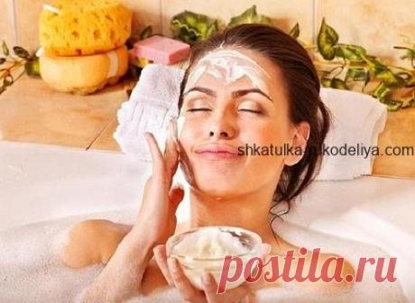 Уход за зрелой кожей в домашних условиях Женская красота не проходит, а лишь созревает. Косметика, которую мы покупаем, часто имеет примеси синтетических веществ. Те же средства, которые  мы рекомендуем приготовить самостоятельно, натурал…