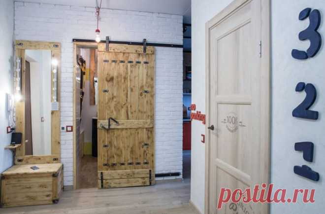 В отделке квартиры для девушки использовали металлические бочки, сетку-рабицу и паллеты для транспортировки грузов. Посмотрите все фото лофта в Краснодаре: