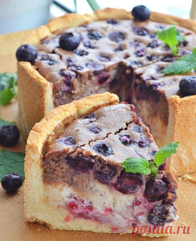 ​Песочный пирог с рикоттой, красной смородиной и голубикой Ингредиенты:Для теста:Мука — 290 г Яйцо категории С0 — 1 шт. (или 60 г) Сахар — 75 г Разрыхлитель — 4 г Сливочное масло 82,5% — 150 г Соль — 1 щепоткаДля начинки с рикоттой и красной смородиной:Рикотта — 160 г Сметана...