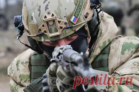 Экс-разведчик США спрогнозировал сроки завершения конфликта на Украине. Военный эксперт и офицер разведки Корпуса морской пехоты США в отставке Скотт Риттер рассказал, что конфликт на Украине должен решиться этим летом. По его словам, затягивание конфликта невыгодно России. Экс-разведчик считает, что «окно возможностей» для РФ в зоне специальной военной операции откроется летом.
