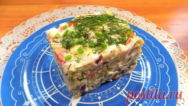 Рецепт вкусного салата из куриной грудки Приветствую вас на нашей кулинарной страничке! Сегодня мы поговорим о изысканном салате с копченой куриной грудкой и сыром, который отлично подойдет для любого торжества или повседневного ужина. Богатый вкус копченой курицы в гармонии с мягким сыром и свежей зеленью, придает этому блюду...