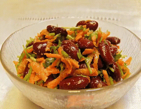 Салат Фасолинка
Попробуйте, очень вкусно!
200 Г КРАСНОЙ К/С ФАСОЛИ
100-150Г МОРКОВИ ПО-КОРЕЙСКИ
150Г КОПЧЕНОЙ КОЛБАСЫ
1 БОЛЬШАЯ ЛУКОВИЦА
200-250Г К/С ШАМПИНЬОНОВ
МАЙОНЕЗ
Лук измельчить, шампиньоны мелко порезать, все это обжарить на раст. масле.
Колбасу нарезать тонкой соломкой. С фасоли слить воду. Соединить все , перемешать, заправить майонезом. Посолить, если есть необходимость. При желании добавить зелень!