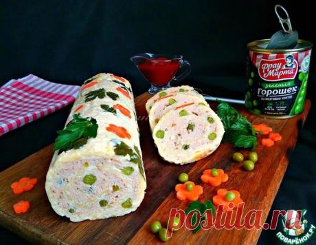 Сырный рулет с курицей и горошком