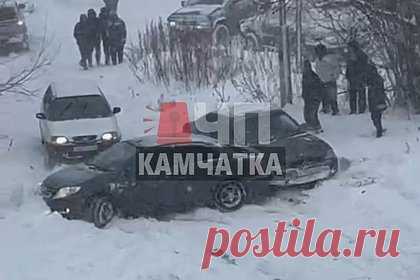 Столкновение машин на Камчатке из-за непогоды попало на видео