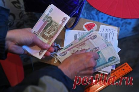 На гарантии. В Госдуме обещают выплачивать пенсии в 2024 в полном объеме. Соцфонд России в следующем году будет полностью выплачивать пенсии, пособия и социальные выплаты. Сообщил депутат Госдумы, член комитета по бюджету и налогам Никита Чаплин проект бюджета Соцфонда и ФОМС, который сегодня рассматривается в Госдуме.