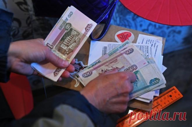 На гарантии. В Госдуме обещают выплачивать пенсии в 2024 в полном объеме. Соцфонд России в следующем году будет полностью выплачивать пенсии, пособия и социальные выплаты. Сообщил депутат Госдумы, член комитета по бюджету и налогам Никита Чаплин проект бюджета Соцфонда и ФОМС, который сегодня рассматривается в Госдуме.