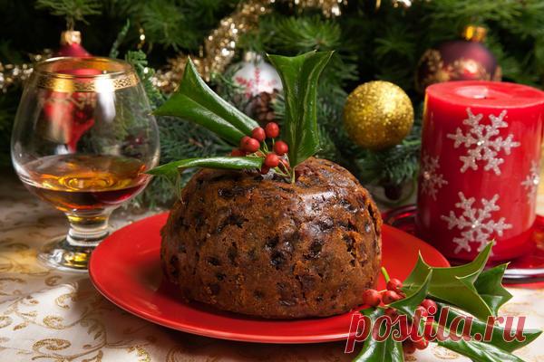 Английский рождественский пудинг
Не менее популярен в Великобритании традиционный рождественский десерт — пудинг. Особо стоит отметить эффектную подачу десерта на стол — непосредственно перед выносом пудинг обливают ромом и поджигают.
Для приготовления потребуется:
сухофрукты (изюм, курага, вишня) — 500 гр;
мука пшеничная — около 230 гр;
коричневый сахар — 200 гр;
черный чай (крепко заваренный) — 250 мл;
яйцо куриное — 2 шт;
пекарский порошок — 2 ч. ложки;
душистый перец —...