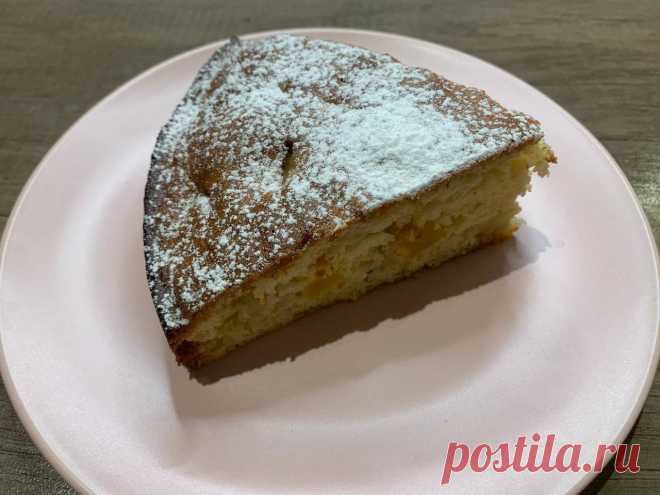 Шарлотка с тыквой и яблоками