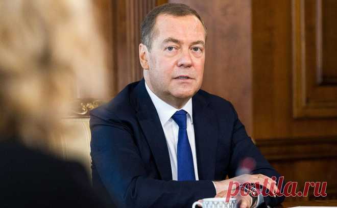 Медведев назвал ядерное оружие скрепой России. Для России и для других стран ядерное оружие играет роль скрепы, которая «собирает государство», считает Медведев. Он в очередной раз напомнил о праве России использовать такое оружие в случае угрозы существованию страны