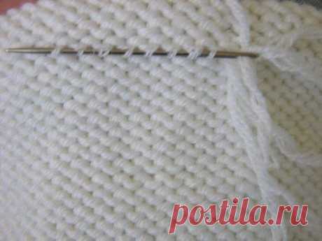 Вязание спицами - Заправка концов нитей
kalinushka
1. Довязываю клубок до хвоста приблизительно 10 см, желательно, но совсем не обязательно, выбирать особенно незаметное место.
2. Беру нить от другого клубка и продолжаю вязать, не предпринимая никаких действий, соединяющих нити. Остается промежуток, петли могут немного вытянуться в последующих рядах, но это не страшно. Так это выглядит с изнанки.
3. Провязав 3-4 ряда, петли подтягиваю до среднестатистического размера, ...