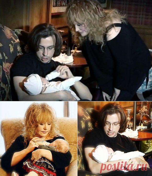 Двойняшки Пугачевой и Галкина учатся ходить и уже сказали первые слова // KP.RU