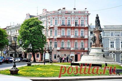 Воздушная тревога объявлена в Одессе. Воздушная тревога объявлена в Одессе и области. Об этом в понедельник, 17 октября, сообщает администрация в Telegram-канале. Ранее в Киеве в очередной раз была объявлена воздушная тревога. Мэр города Виталий Кличко сообщил о двух новых взрывах в центре Киева и призвал граждан не покидать укрытия.