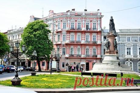Воздушная тревога объявлена в Одессе. Воздушная тревога объявлена в Одессе и области. Об этом в понедельник, 17 октября, сообщает администрация в Telegram-канале. Ранее в Киеве в очередной раз была объявлена воздушная тревога. Мэр города Виталий Кличко сообщил о двух новых взрывах в центре Киева и призвал граждан не покидать укрытия.