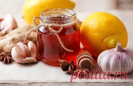 Ученые выяснили, как мед, чеснок и витамины могут помочь при ОРВИ