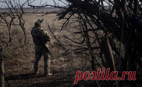 Сырский объяснил сложную ситуацию на фронте. Сложная ситуация на фронте прежде всего связана с компетенцией командиров бригад ВСУ, заявил Сырский, добавив, что в отдельных случаях «вынужден принимать кадровые решения». О тяжелой ситуации для ВСУ заявляют и российские власти