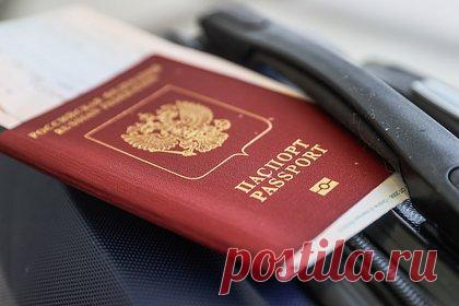Россиян массово перестали выпускать из страны из-за ошибок в загранпаспортах. Российских туристов перестали выпускать из страны из-за массово распространившихся ошибок в загранпаспортах. Уточняется, что на границе стали разворачивать путешественников с пятилетними паспортами старого образца без биометрии, которые выдали в период с 2023 по 2024 год.