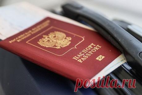 Россиян массово перестали выпускать из страны из-за ошибок в загранпаспортах. Российских туристов перестали выпускать из страны из-за массово распространившихся ошибок в загранпаспортах. Уточняется, что на границе стали разворачивать путешественников с пятилетними паспортами старого образца без биометрии, которые выдали в период с 2023 по 2024 год.