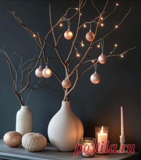 Зимние нарядные веточки Зимние нарядные веточкиНовогодние композиции с голыми ветками и елочными шарами смотрятся очень необычно и красиво.