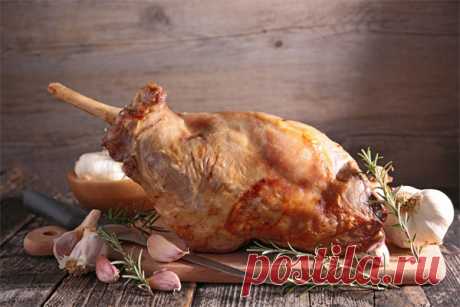 Правила запекания бараньей ноги 



На фоне других видов мяса баранина выделяется насыщенным вкусом и выраженным ароматом. Больше всего ценится мясо молодых барашков до 18 месяцев. Оно имеет розовый цвет, нежную консистенцию и едва …