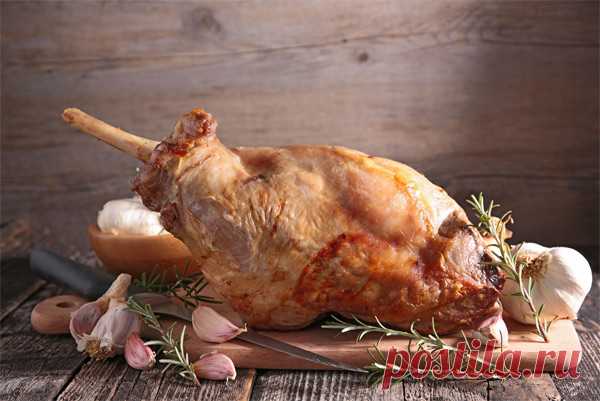 Правила запекания бараньей ноги 



На фоне других видов мяса баранина выделяется насыщенным вкусом и выраженным ароматом. Больше всего ценится мясо молодых барашков до 18 месяцев. Оно имеет розовый цвет, нежную консистенцию и едва …