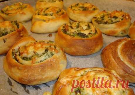 Чесночно-луковые завитушки из слоеного теста. 20 минут и готово | Вкусно и полезно | Яндекс Дзен