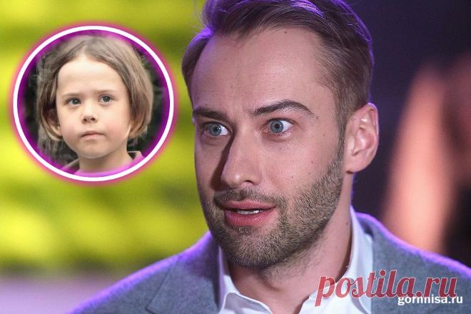 Сын Жанны Фриске решил бросить всё ради гитары и стать рок-звездой - Отец просит совета | ГОРНИЦА Сын Жанны Фриске решил бросить всё ради гитары и стать рок-звездой - Отец просит совета. Белорусский, украинский и российский телеведущий,