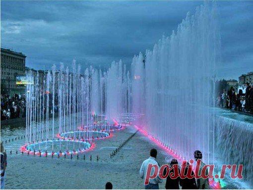"ТАНЦУЮЩИЕ ФОНТАНЫ"
