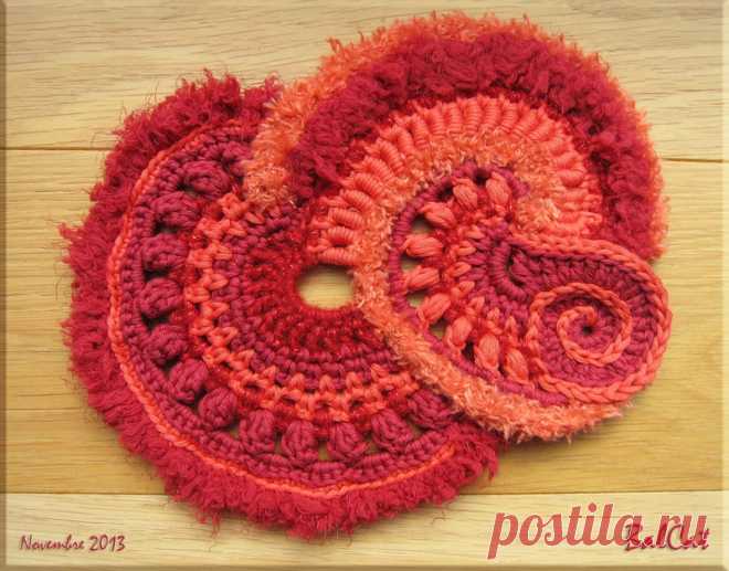 3ème tuto de crochet Freeform de Sophie - 3ème étape - Easy Crochet Bonsoir Juste pour vous montrer l'évolution de mon travail. Il reste encore une belle extension à crocheter avant d'avoir terminé...