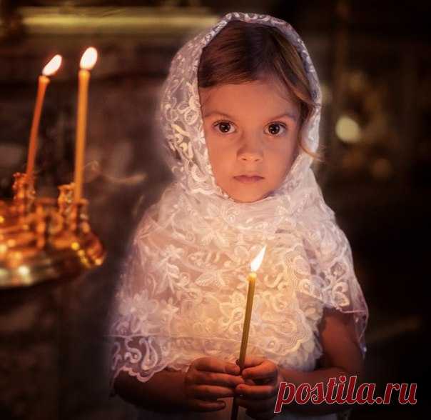 Молитва за других — особый род милостыни. Никогда не пренебрегайте возможностью совершить ее. Не смущайтесь поминать тех, кто даже случайно пришел вам на память. У Бога случайности нет. Поминайте дома, не забывайте поминать в Церкви. И вы почувствуете, как уменьшится земное тяготение, станет легкой душа, потому что с вами будет милость Господа.