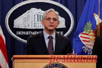 США попросили Польшу экстрадировать подозреваемого в кибератаках украинца. США просят Варшаву экстрадировать арестованного в Польше украинца Ярослава Васинского, подозреваемого в кибератаках, совершенных организацией REvil. Об этом сообщил глава Минюста США и генпрокурор Меррик Гарленд. По его словам, Польшу попросили выдать украинца в соответствии с договором об экстрадиции.