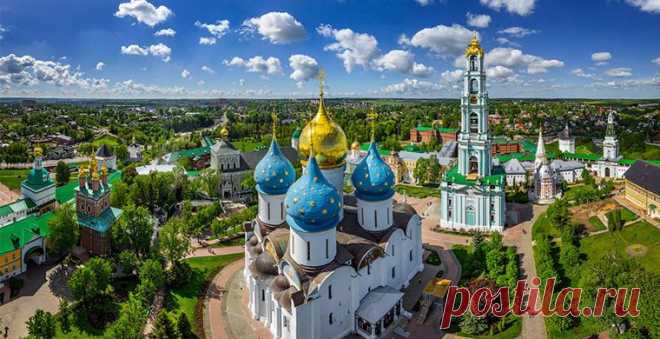 Сергиев Посад с высоты птичьего полета.  
Очередное виртуальное путешествие — на этот раз в город, чья история знала такие имена, как Андрей Рублев и Дмитрий Донской, Минин и Пожарский, Петр I и Савва Мамонтов |  Достопримечательности / Путешествия / Моя Планета