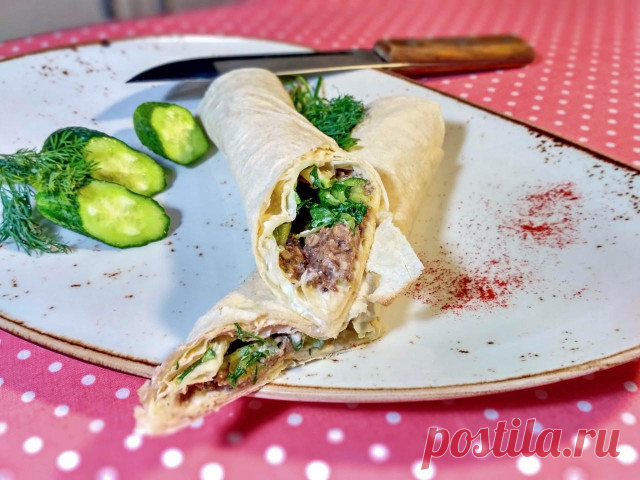 Рулет из лаваша с рыбными консервами и огурцом рецепт с фото и видео - 1000.menu