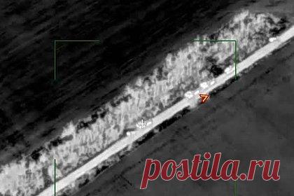 Минобороны показало кадры уничтожения пусковой установки ЗРС С-300. Минобороны России показало кадры поражения пусковой установки зенитно ракетной системы (ЗРС) С-300 в зоне проведения спецоперации. Видеозапись есть в распоряжении «Ленты.ру». На кадрах видно, как по выявленной позиции объекта Вооруженных сил Украины удар нанес оперативно-тактический ракетный комплекс.