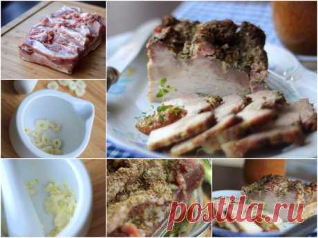 Запеченная свинина с чесноком и майораном 

Небольшой кусок свиной брюшины или грудинки, покрытый измельченным чесноком, сушеным майораном и запеченный в духовке. 

 Ингредиенты 

600 гр. свинина (брюшина или грудинка без костей) 
4 зубчика чеснок 
2 ст.л. растительное масло 
2 шт. лавровый лист 
2 ч.л. майоран (сушеный) 
3 горошины перец (душистый) 
2 щепотки соль (большие) 
Порции: 3 
 Приготовление: 
Кусок свиной брюшины или грудинки (важно, чтобы были прослойки сала), ...