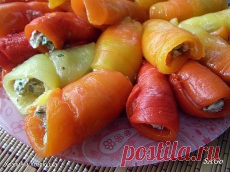 Рулетики из печёного перца с начинкой из курицы и баклажана