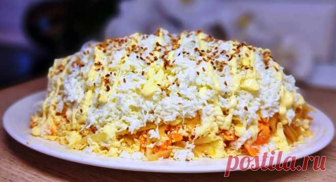 Праздничный салат “Снежана”. Доступные продукты и необычное сочетание: рецепт без картофеля Салат “Снежана” — это одно из самых универсальных блюд, которое прекрасно сочетает в себе вкусовые нотки сладости, кислинки и нежности. Он не только радует глаз своим ярким внешним видом, но и обладает уникальным вкусом, который способен удовлетворить даже самых притязательных гурманов. Такой салат часто готовят на праздники, семейные ужины или для повседневного питания, ведь он […]