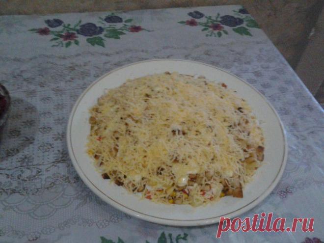 (+1) тема - Сборный салат с сухариками | Любимые рецепты
 400г вареной, жареной или копченой курицы (у меня жареная), 200г крабовых палочек, 200г твердого сыра, 1 маленькая банка консервированных ананасов,1 банка консервированной кукурузы, 1 маленький кочан пекинской капусты, батон для сухариков(желаемое количество) у меня 5-6 кусочков, 3-5 зубчиков чеснока, масло постное для жарки сухариков.

Для соуса : 1 стакан майонеза, 1 столовая ложка горчицы,