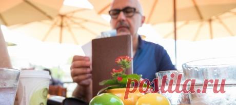 Вы наверняка встречали людей, которые покупают продукты только по акции. Или ходят лишь в те рестораны, где есть «счастливые часы». Можно понять бережное отношение к деньгам, но не тогда, когда оно превращается в скупость — и приносит дискомфорт окружающим. Многие, как и наша героиня, такое отношение к себе терпеть не станут. #психологияличности #отношениявсемье #семейныеотношения #отцыидети