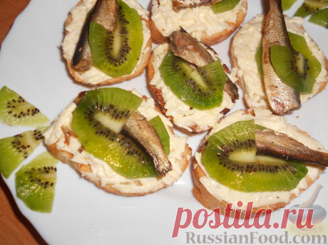 Рецепт: Бутерброды со шпротами и киви на RussianFood.com