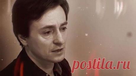 "Жди меня, и я вернусь. Только очень жди..." - читает Сергей Безруков