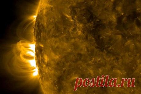 Солнце оказалось обычной звездой. Ученые Института астрофизики и космических наук Португалии пришли к выводу, что Солнце является обычной звездой. Другие солнцеподобные звезды характеризуются более сильной магнитной активностью, однако исследователи объяснили это разным уровнем содержания элементов тяжелее гелия.