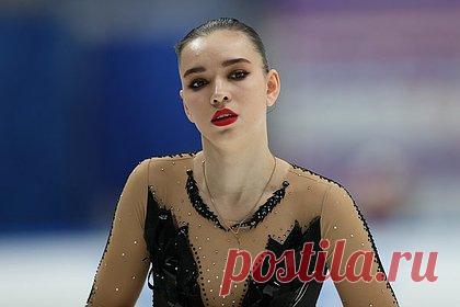 Появились подробности возвращения сменившей флаг фигуристки в Россию. Сменившая спортивное гражданство фигуристка Мария Талалайкина вновь будет представлять Россию. 20-летняя спортсменка вернулась в группу тренера Евгения Рукавицына. Ее наставником станет Галина Кашина. О решении Талалайкиной стало известно 2 октября. Она каталась под флагом Италии с декабря 2021-го.