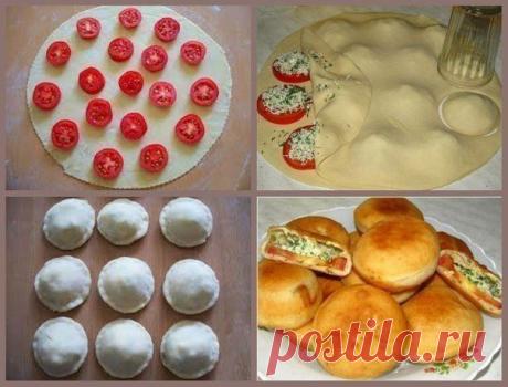 Быстрая и вкусная закуска на каждый день! | thePO.ST
Ингредиенты:
Тесто:

Мука — 3-3,5 ст.
Вода (кипяток) — 1 ст.
Раст. масло — 4 ст.л.
Сахар — 1 ч.л.
Соль — 1 ч.л
Начинка:

Помидоры — 5 шт.
Брынза (или творог) — 200 гр
Чеснок — 2 зуб.
Зелень
Соль