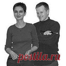 Художники Михаил и Инесса Гармаш. Став супругами, эта пара продолжила единение своих душ и слилась в творческом порыве, создавая невероятно трогательные и красивые картины. Моделями для картин, чаще всего бывают их родные. В частности, одинокая девушка - их дочь.

Михаил Гармаш уроженец Луганска, создавший свой первый рисунок в трехлетнем возрасте. Спустя три года уже рисовал в детском творческом центре. (Остальное не влезло в 500 буков.)