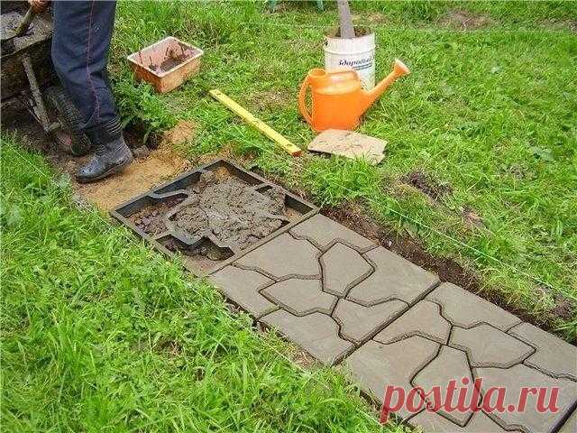 Делаем плитку для дорожки своими руками.
