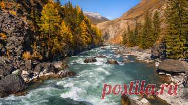 Скачать обои осень, небо, деревья, горы, природа, река, камни, Россия, раздел пейзажи в разрешении 1920x1080